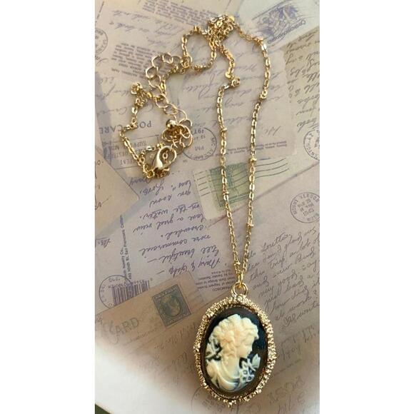 Victorian Black and Ivory Cameo Pendant Necklace | Textured Jewelry - Picture 2 of 5